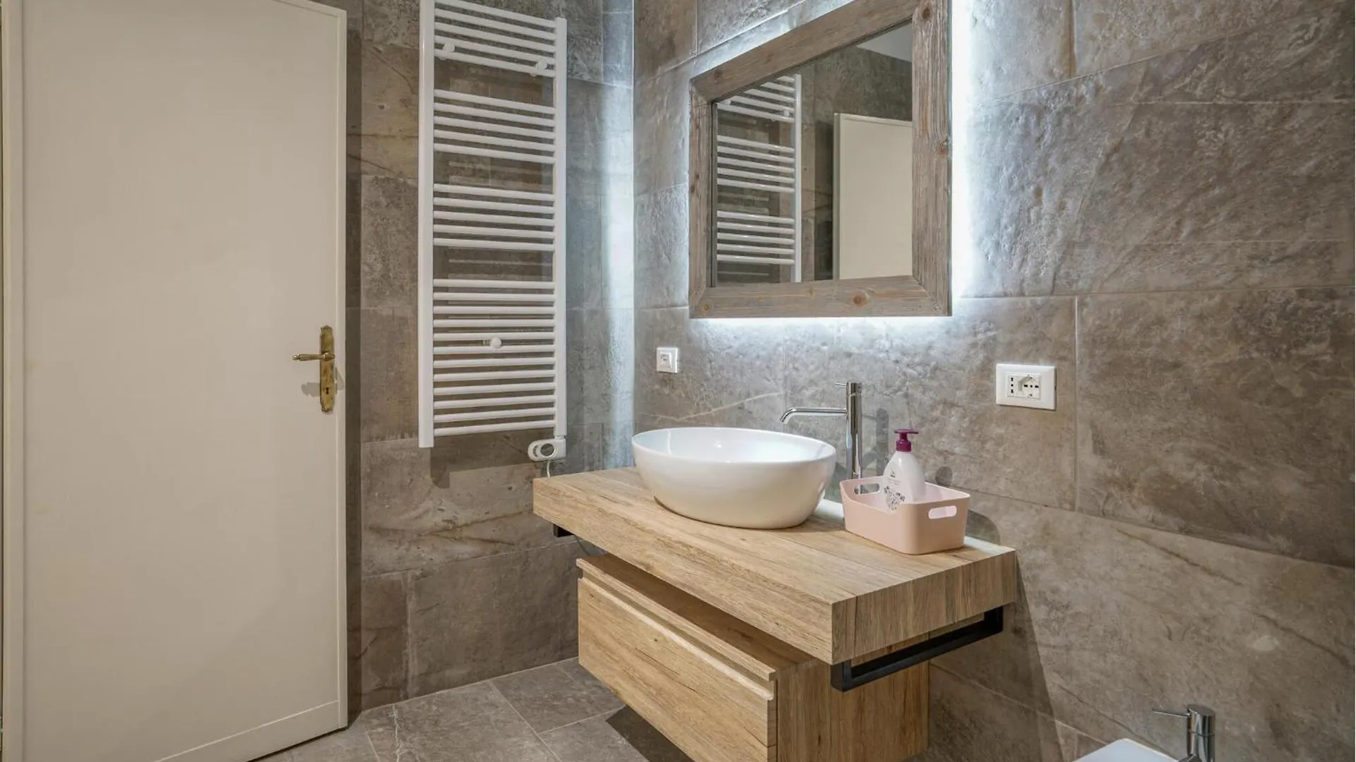 Lovely Apartment In Capezzano Monte With Wifi Vitoio